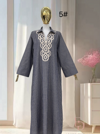 Robe col chemise rayé et brodée