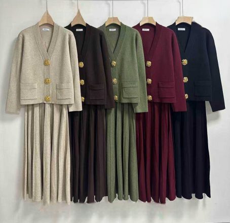 Ensemble cardigan bijou et jupe en laine
