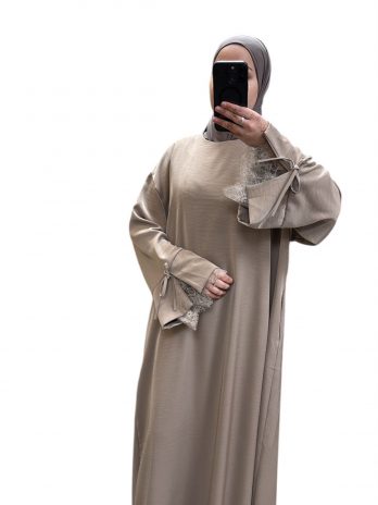 Robe manches dentelle