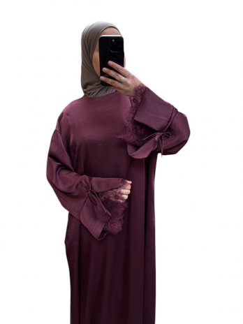 Robe manches dentelle