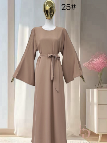 Abaya à perles